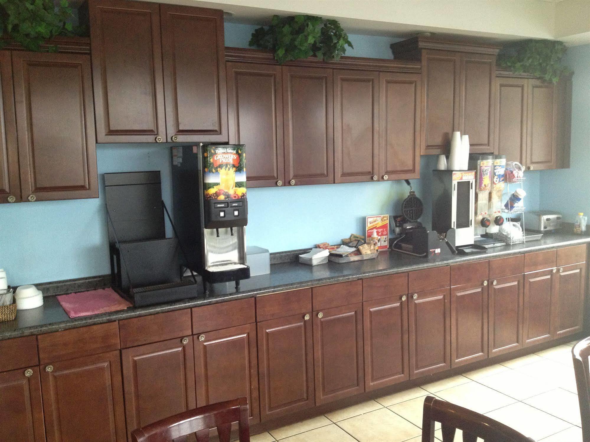 Days Inn By Wyndham Richmond Hill/Savannah Eksteriør billede