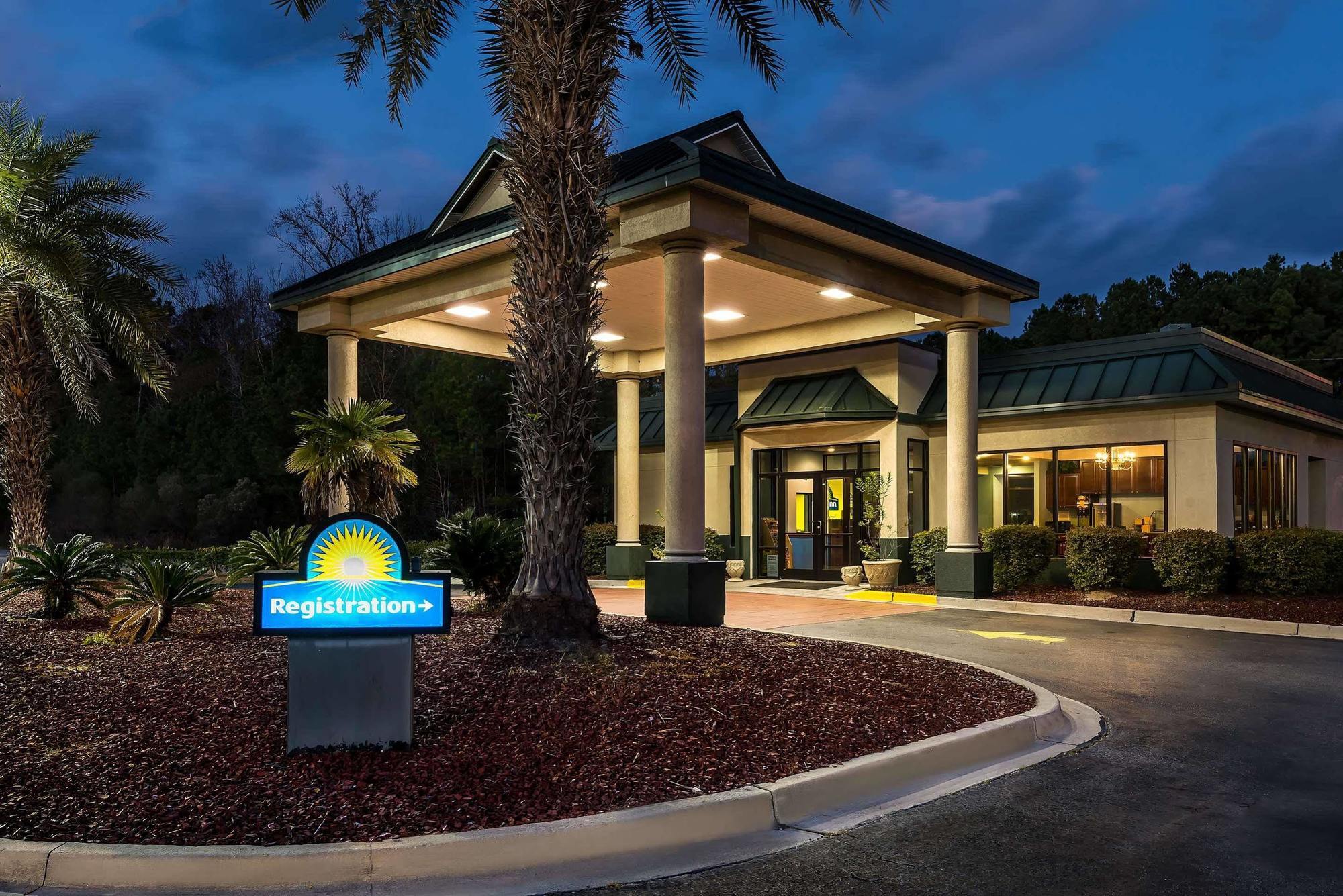 Days Inn By Wyndham Richmond Hill/Savannah Eksteriør billede
